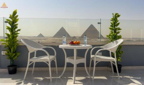 Full Pyramids View Apartment with Balcony For 8 P